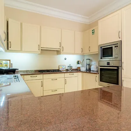 Luxury Two Bedroom Palheiro Village By Madeira